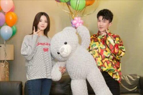 娱乐718快乐你我他吃瓜,快乐你我他,一起吃瓜解闷